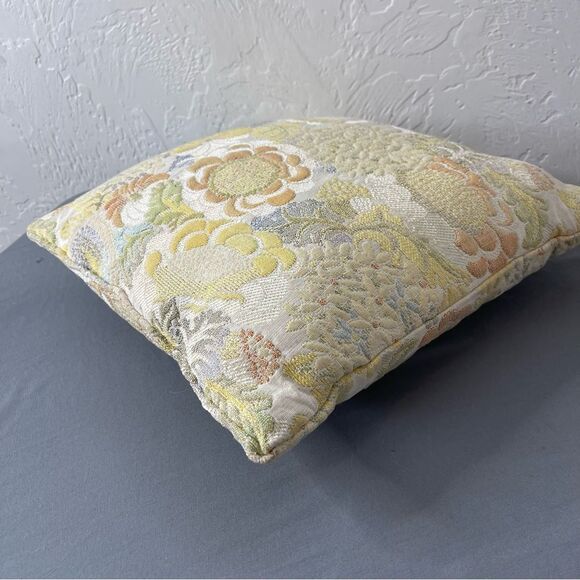 Vintage tapestry pillow light colors yellow - Picture 3 of 9